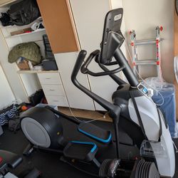 Precor EFX 835 Elliptical Trainer LIKE NEW