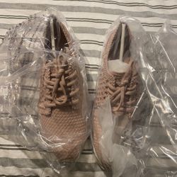 Woman Size 8 Shoe