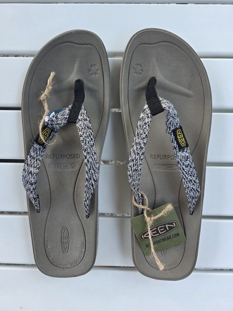 Keen harvest flip flop sandals black/multicolor 1024308 NWT brand New US Size 10 
