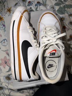 Nike court legacy size 5.5 Y or Women’s 7