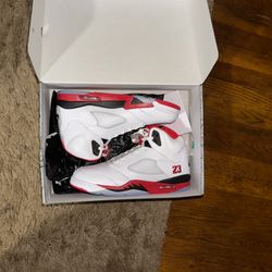 Jordan 5 Retro Fire Red Black Tongue (2025) Size 10.5 Men Brand New 