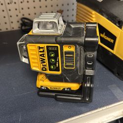 Dewalt laser ‼️ASK FOR DIANA‼️