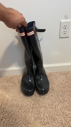 Hunter Tall Rain Boots – Size 8 – Excellent Condition