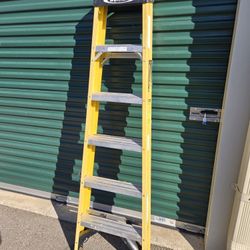 Nice Werner 6ft Fiberglass Step Ladder. "CHECK OUT MY PAGE FOR MORE DEALS "