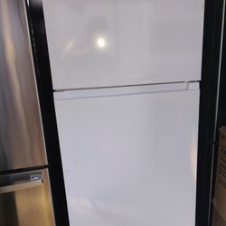 New Kenmore 18.1 Fridge