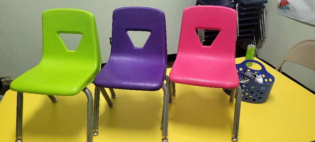 Set Of 6 Colored Toddler Chairs