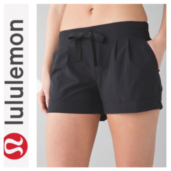 Lululemon Spring Break Away Short II in Black (2)