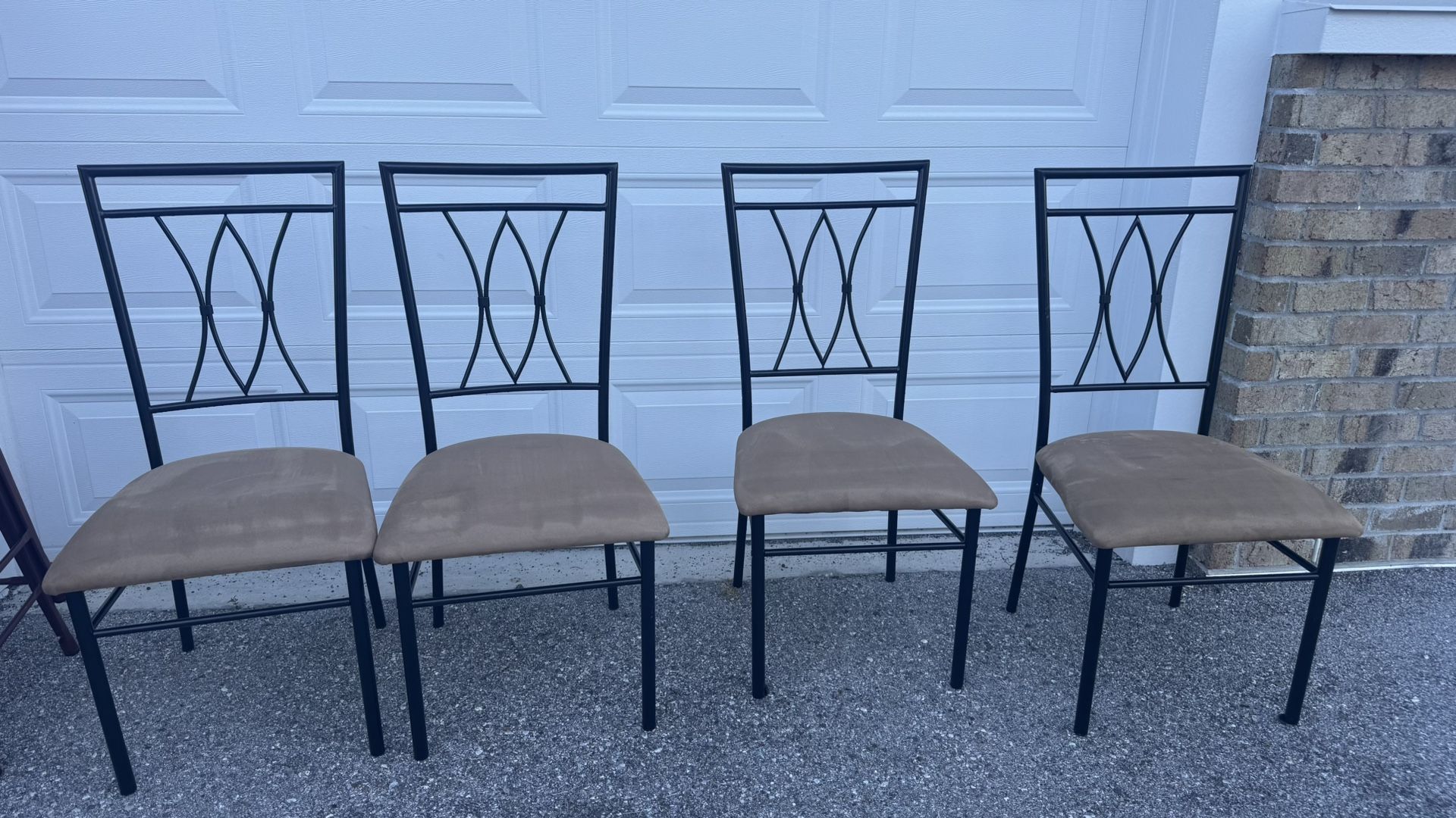 Set of 4 Metal Dining Chairs – Sturdy & Comfortable