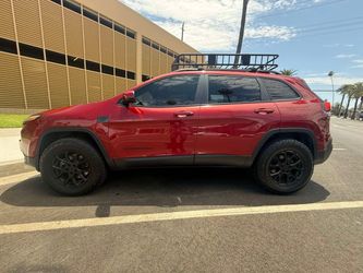 2015 Jeep Cherokee Latitude – Lifted / Custom / OEM Replacement Engine / Super Clean