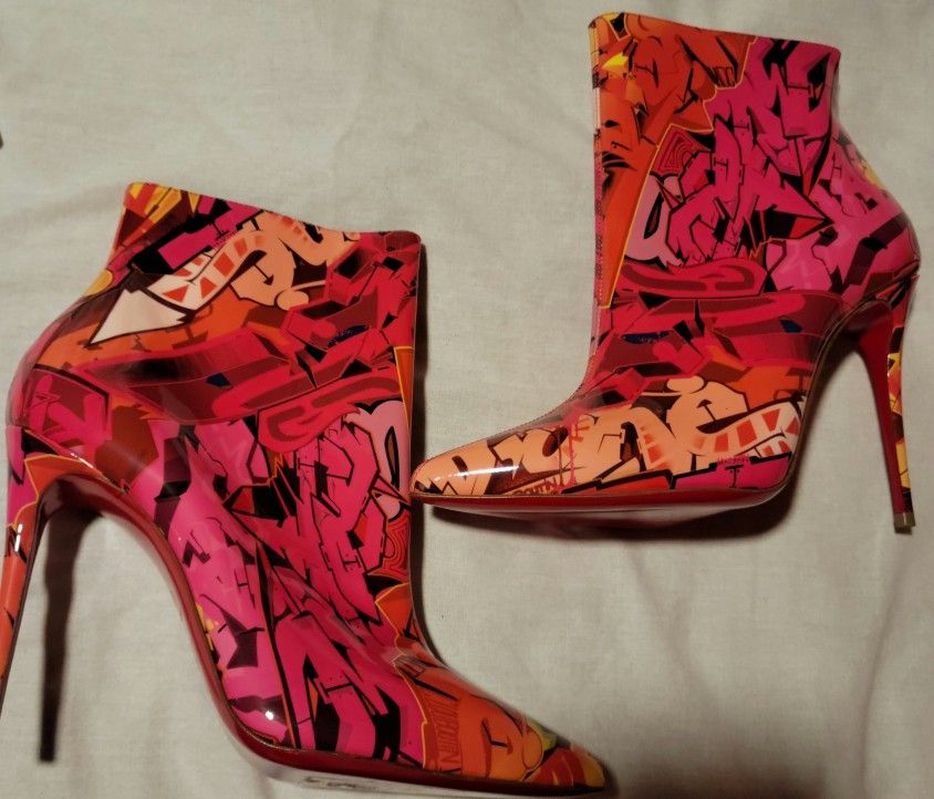 Christian Louboutin So Kate Metrograf Booty