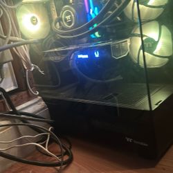 Pc Ryzen™ 7 9800X3D GeForce RTX™ 5070 Ti Plus SteelSeriesTKL Keyboard RazerV3Pro Plus 360hz Monitor