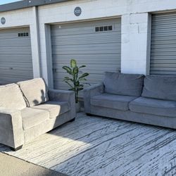 🛋️ Modern Sofa & Loveseat Set – Like New – Free Delivery