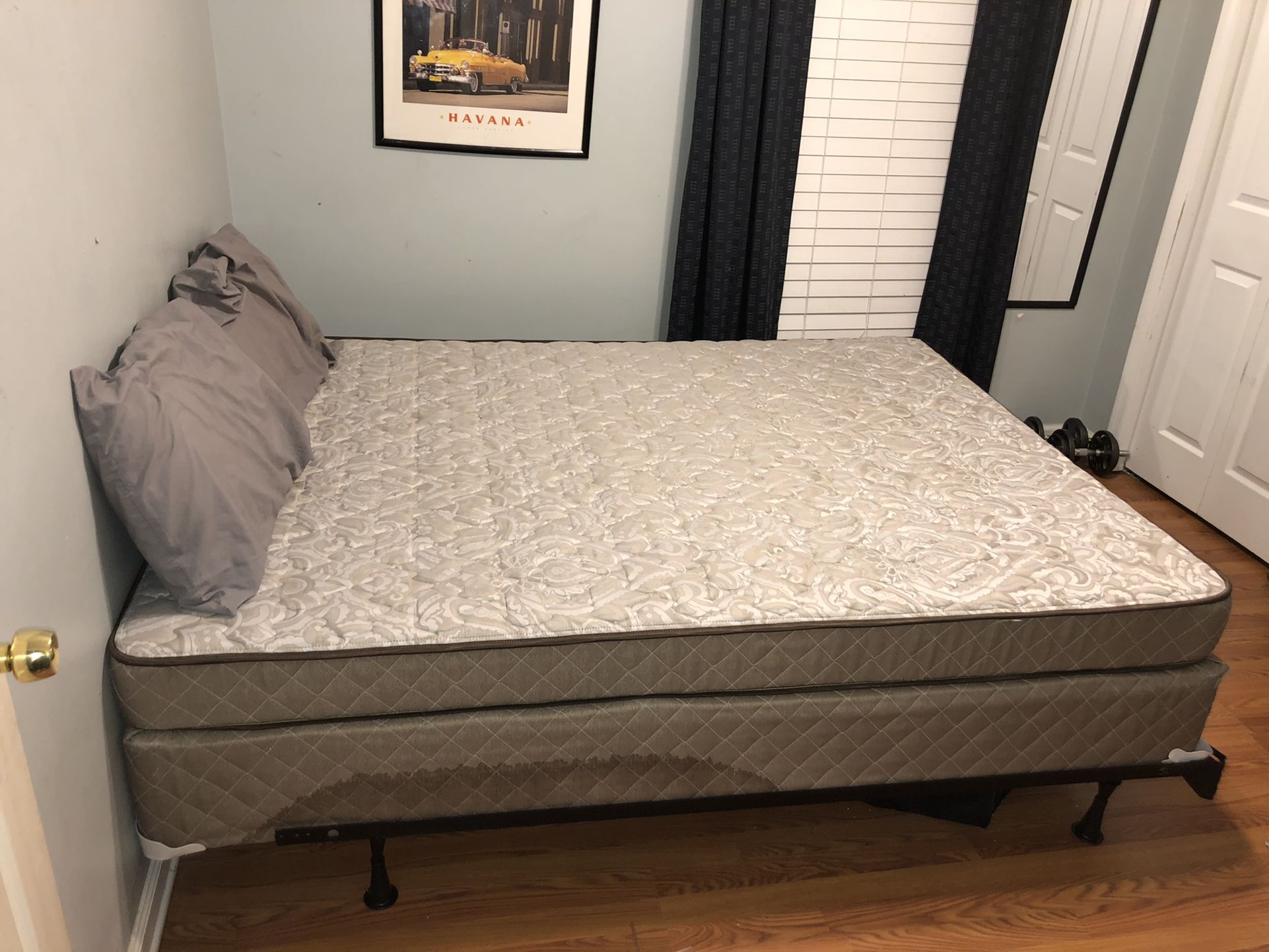 Hampton & Rhodes Queen Size Mattress And Base for Sale in Angier, NC