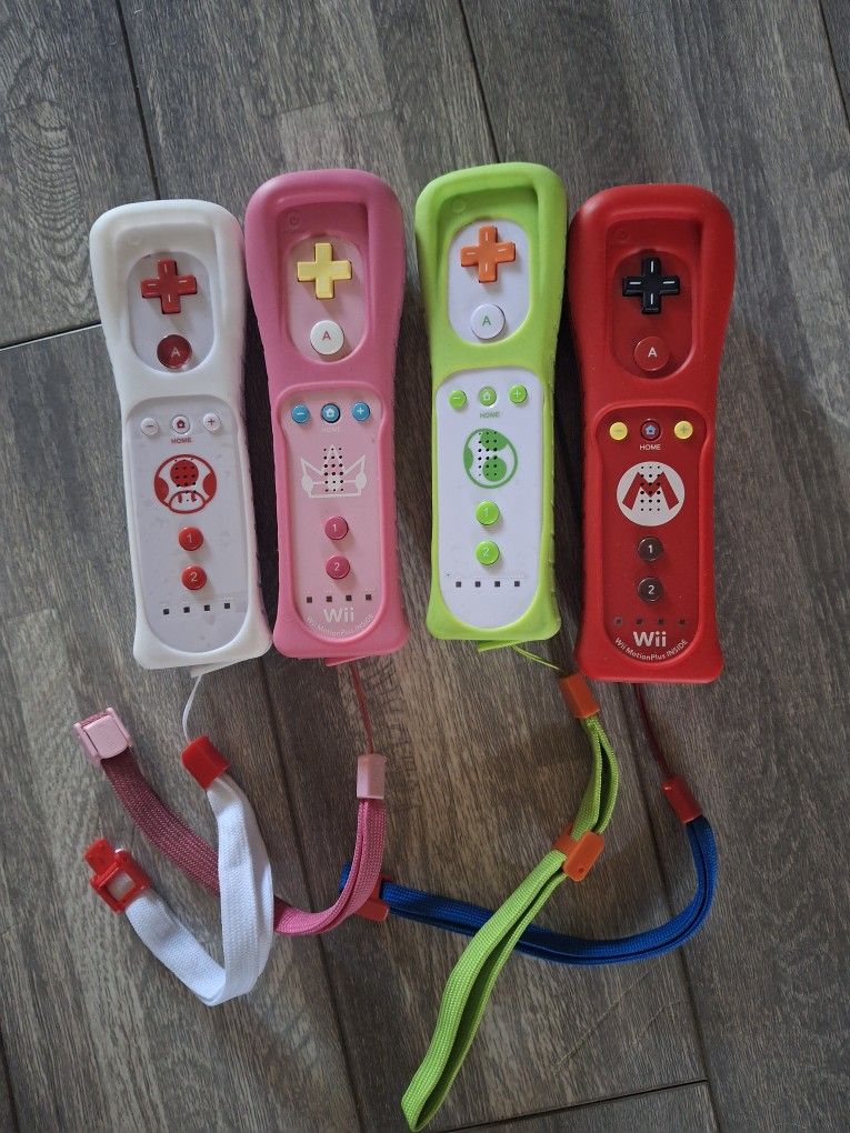 Mario Yoshi Toad Peach Wii Controllers