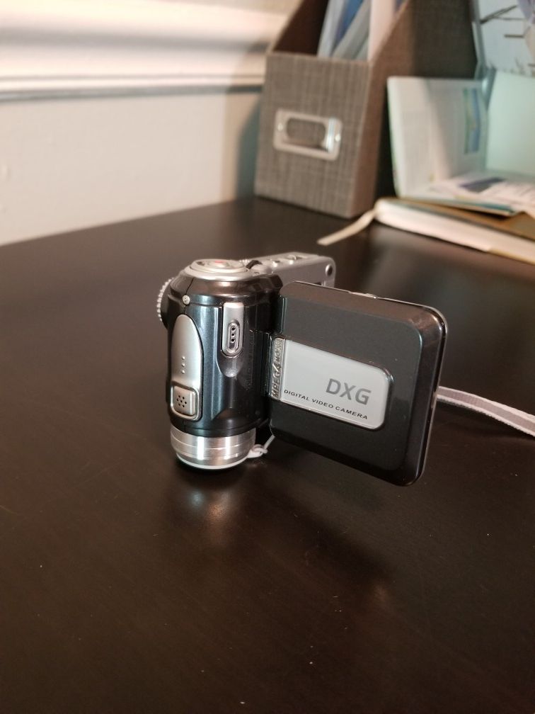 DXG Digital Camcorder and 5.1 megapixel Camera