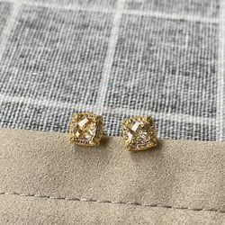 David Yurman Petite Chatelaine® Pavé Bezel Stud Earrings 18K Yellow Gold with Champagne Citrine and Diamonds, 5mm