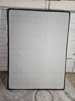 Queen Size Box Spring, Good Conditions 👍, Black Color, 5 inches Height