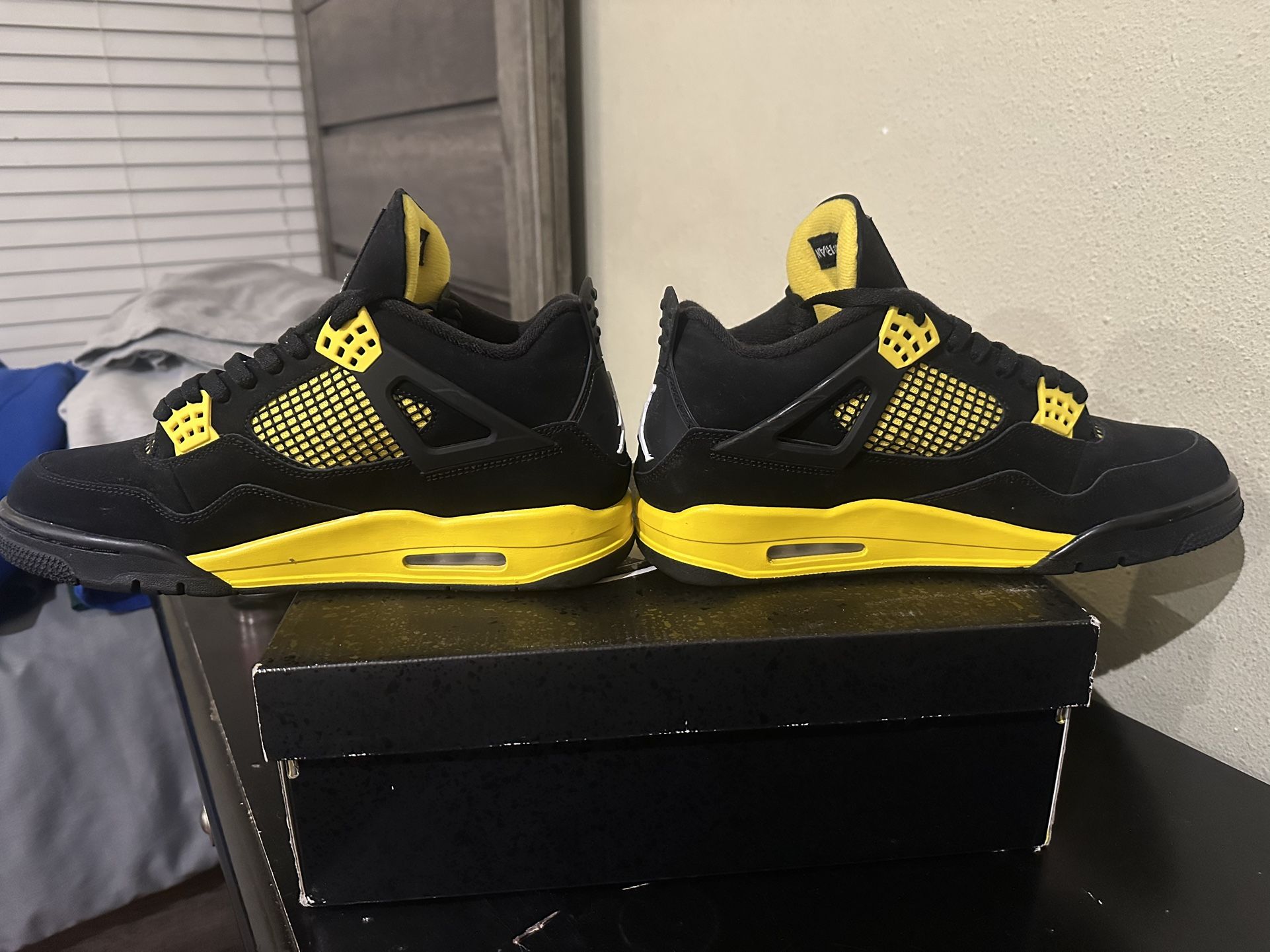 Jordan 4 Thunder Size 10.5