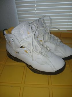 Great condition Jordans size 7y or 8.5 women's.