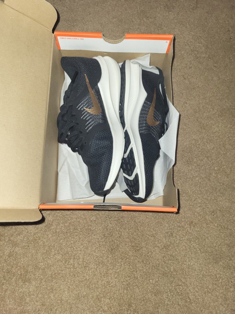 Brand NEW never Worn NIKES downshifter 11