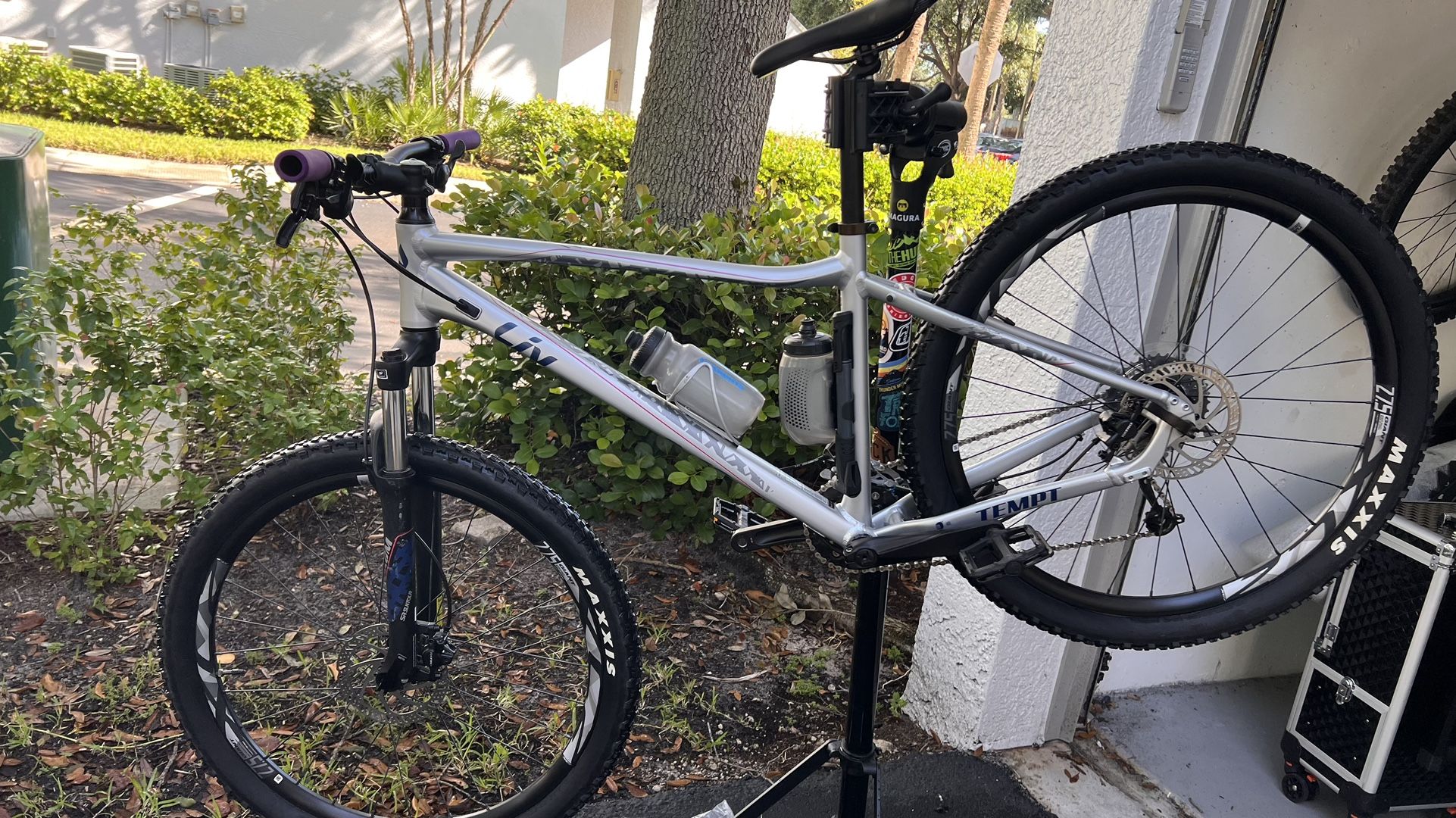 Giant / Liv 27.5 2019 XC Aluminum TR. Medium for Sale in Pompano