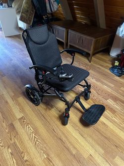 Electric wheelchair dual motor