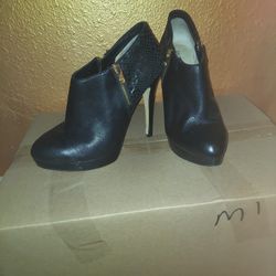 Michael Korrs ankle boots