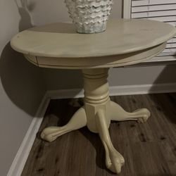 Accent table