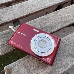 Vintage Sony Cybershot Y2K digicam