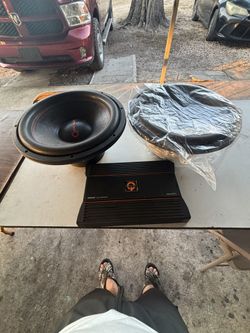 Size 15 Speakers And A Amplifier