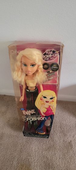 Large-size Bratz Passion 4 Fashion Cloe doll by MGA Entertainment from 2007, featuring blonde hair, a cream-colored top, and included real make-up acc