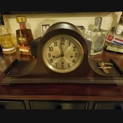 Antique Herschede clock mantle with keys