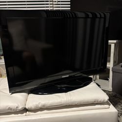 32 Inch Toshiba TV