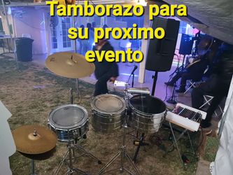 Tamborazo con cantante