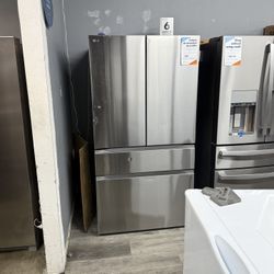 LG - 4-Door French Door Refrigerator With Internal Water Dispenser 