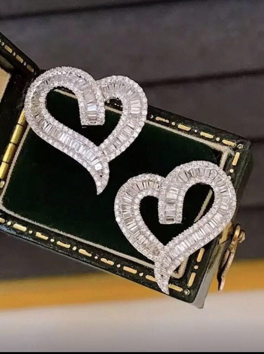 Beautiful Sparkly Heart Earrings !!!!