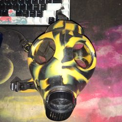 Gas mask bong