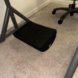 Gently used ErgoFoam Adjustable Under-Desk Foot Rest in excellent condition! This is the chiropractor-endorsed model with premium black velvet cover a