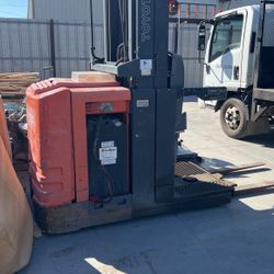 Toyota Electric Forklift 