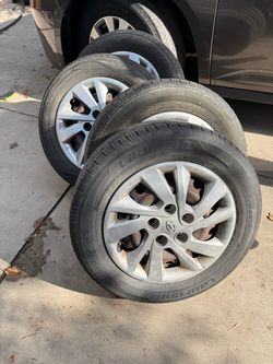 Hyundai Wheels with 205/60R15 Tires