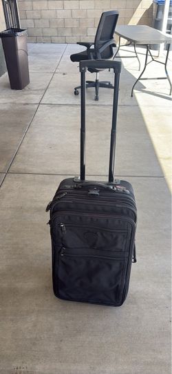Carry on luggage (22x14x9)