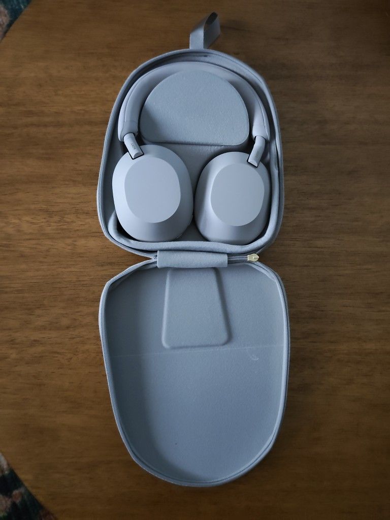 Sony WH-1000XM5
