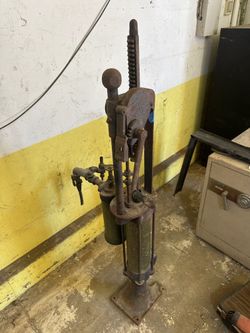Vintage 1920s Gilbert & Barker T-310 Double Cylinder Visible Oil Pump (Pasadena) $1200 OBO
