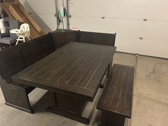 Kitchen nook/ dining table with storage