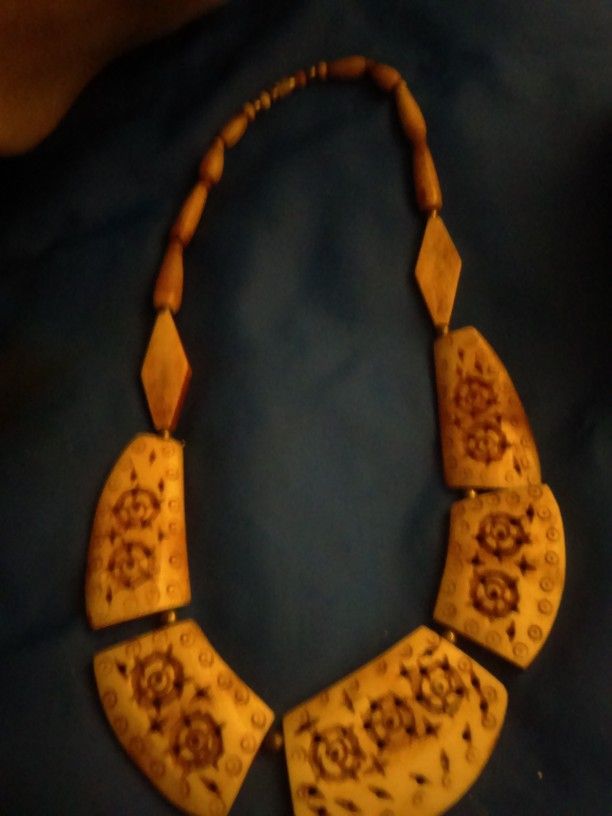 Vintage Skrimshaw Necklace