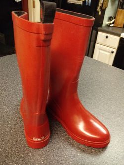 WOMANS 16INCH TALL LL BEAN SNOW & RAIN BOOTS 30 BUCKS