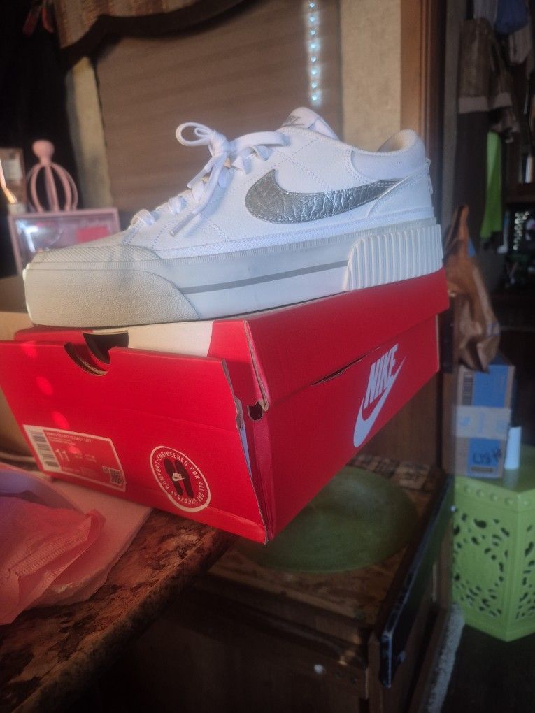 Nike Court Legacy Lift SIZE 11