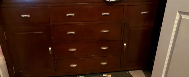 Dresser set