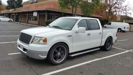 2005 FORD f150 XLT Supercrew cab.