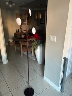 Led FLOOR LAMP WITH REMOTE CONTROL $15
